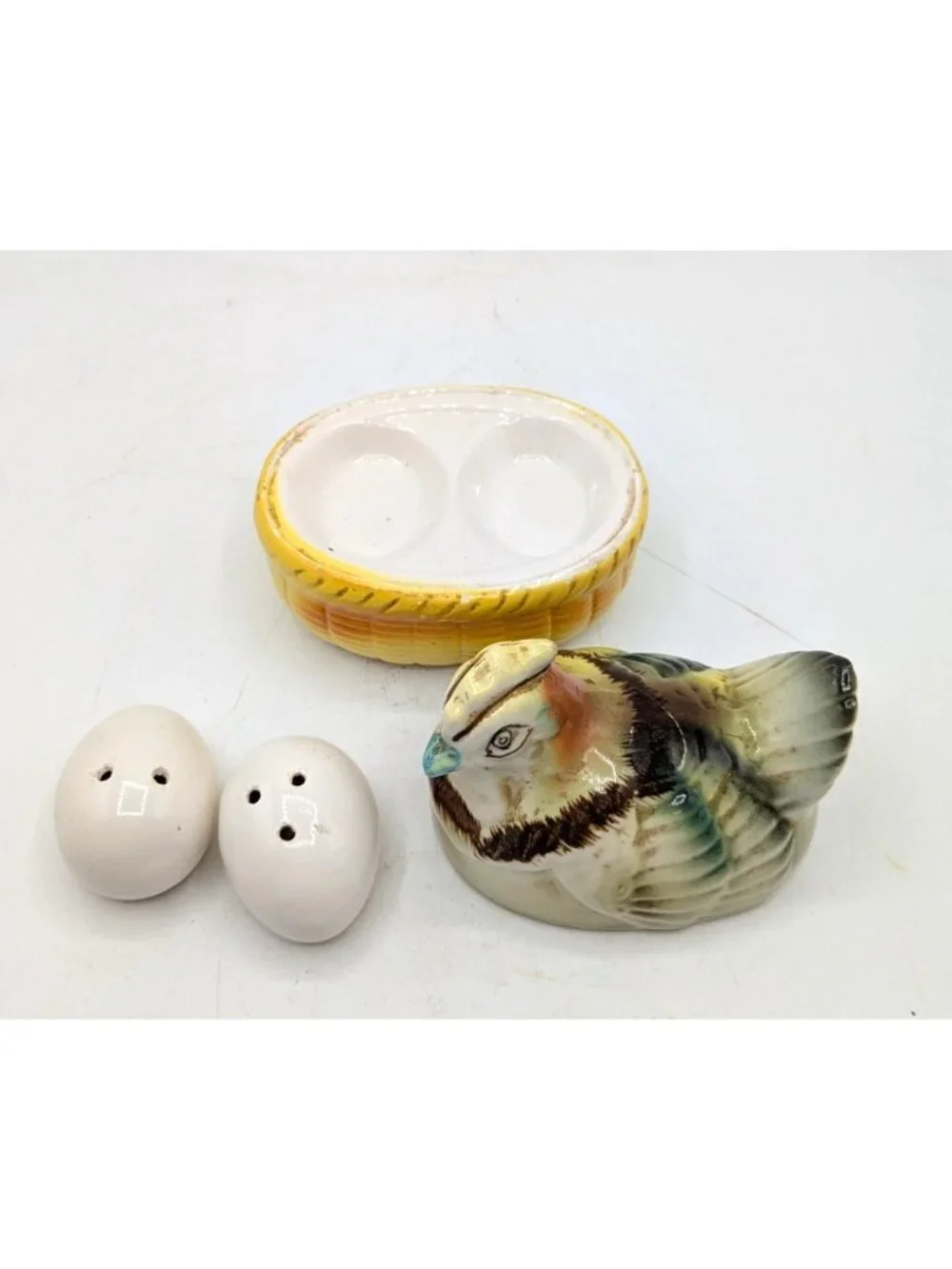 Vintage Ceramic Hen On Nest With Eggs Salt and Pepper Shakers 4